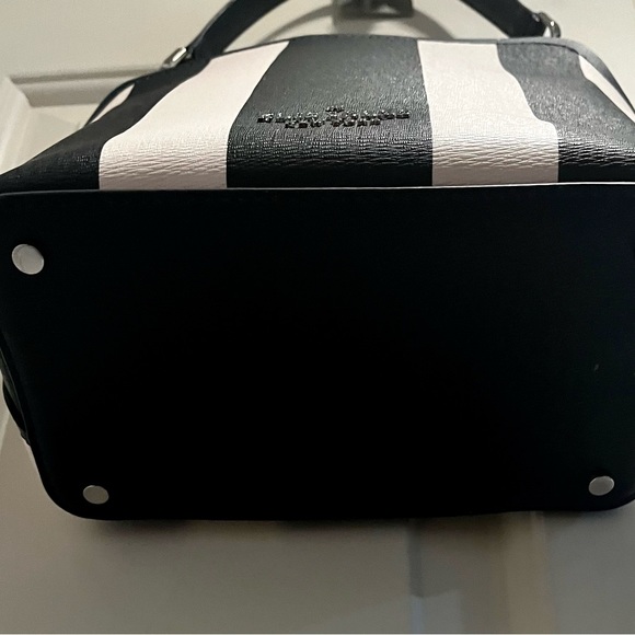 NWOT Spade ♠️ bucket bag striped navy blue and white - Picture 6 of 16